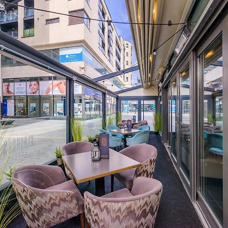 Glashaus Hotel Tallaght Eksteriør billede