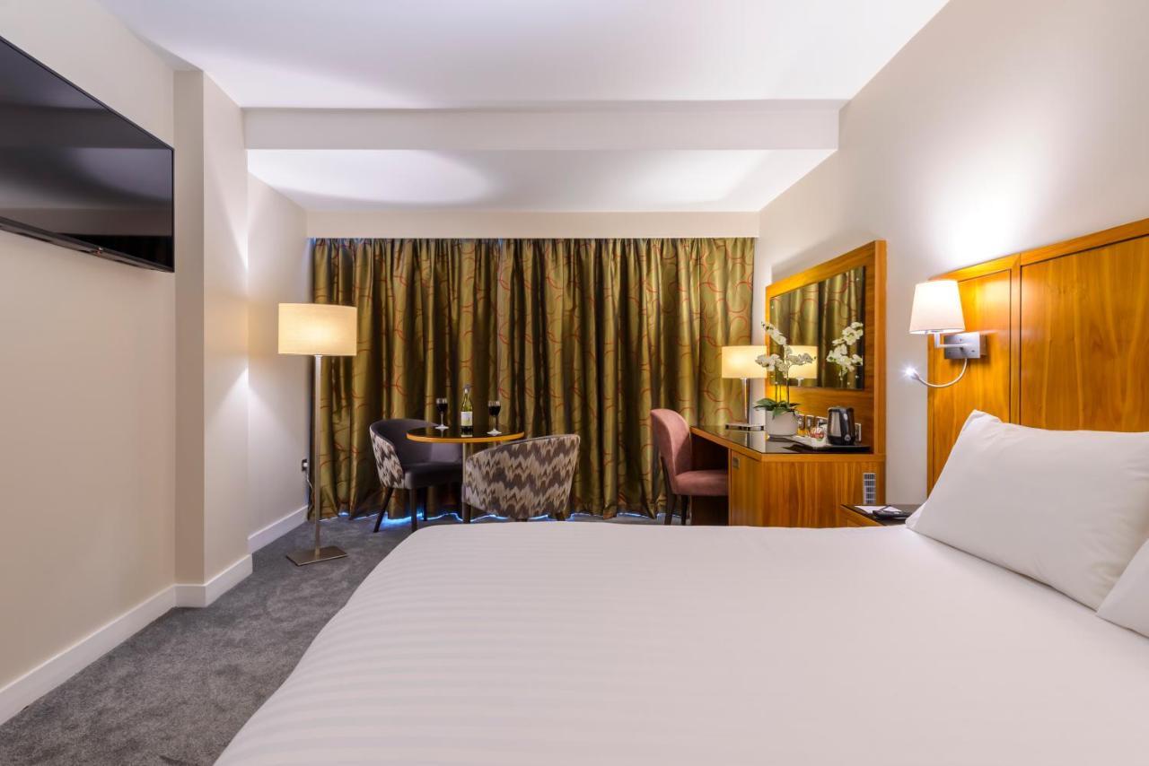 Glashaus Hotel Tallaght Eksteriør billede