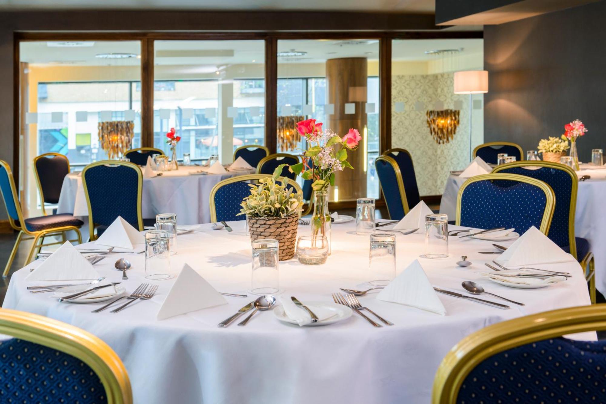 Glashaus Hotel Tallaght Eksteriør billede