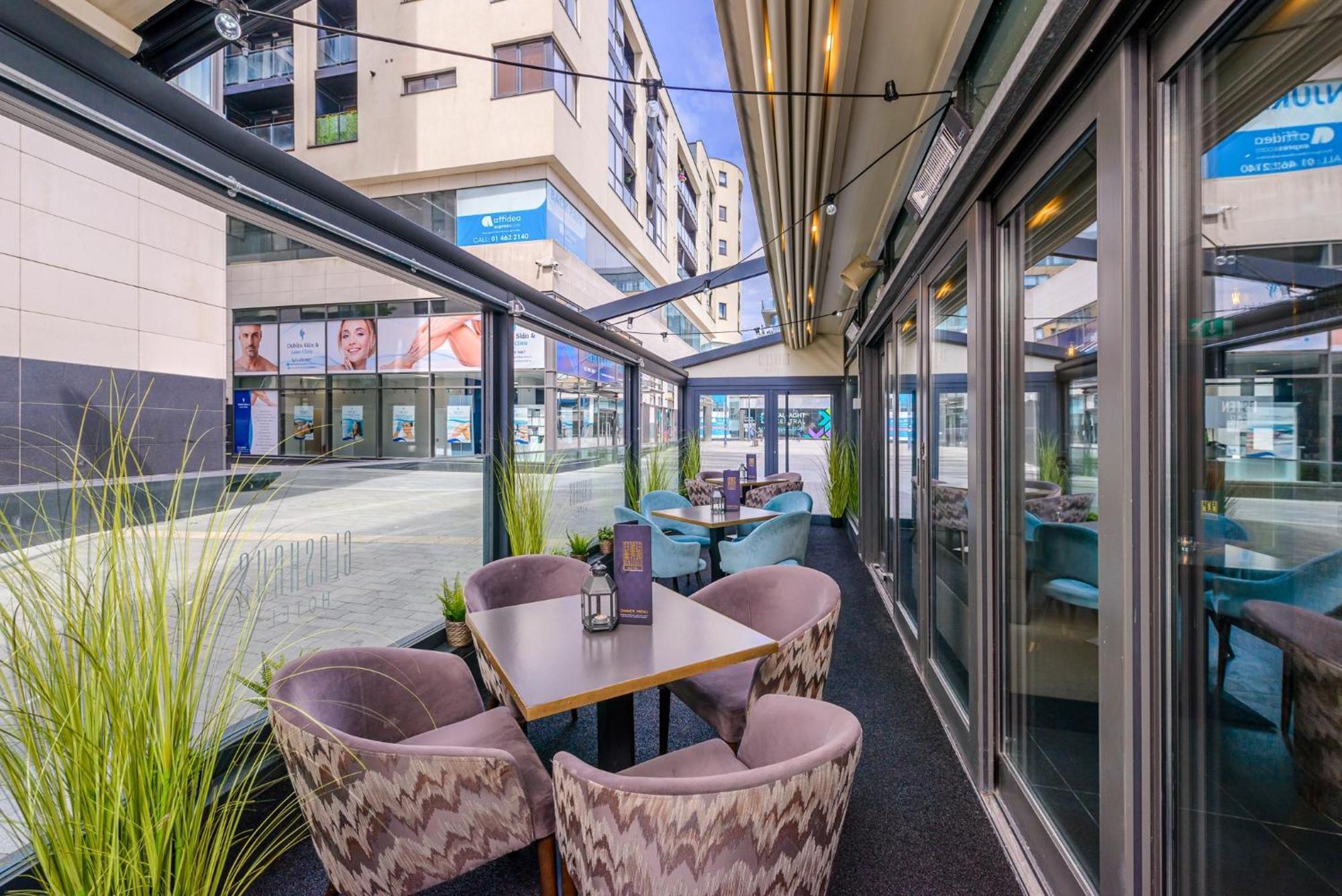 Glashaus Hotel Tallaght Eksteriør billede