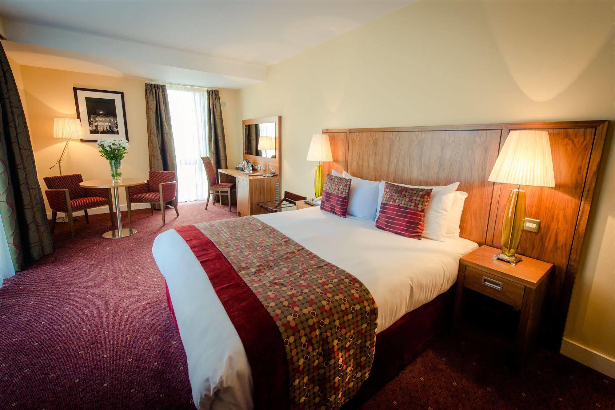 Glashaus Hotel Tallaght Eksteriør billede