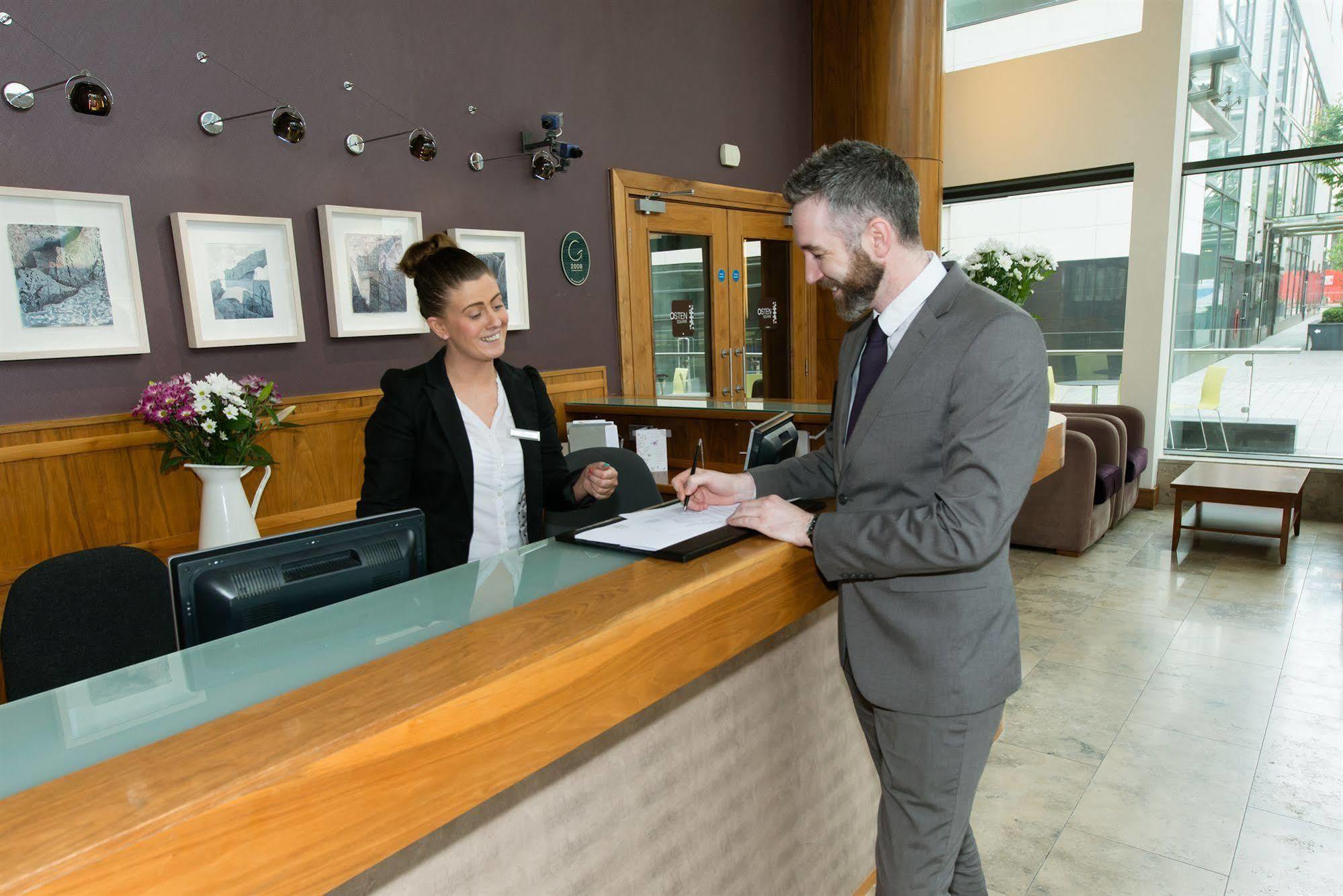 Glashaus Hotel Tallaght Eksteriør billede