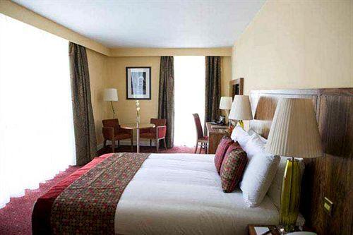 Glashaus Hotel Tallaght Eksteriør billede