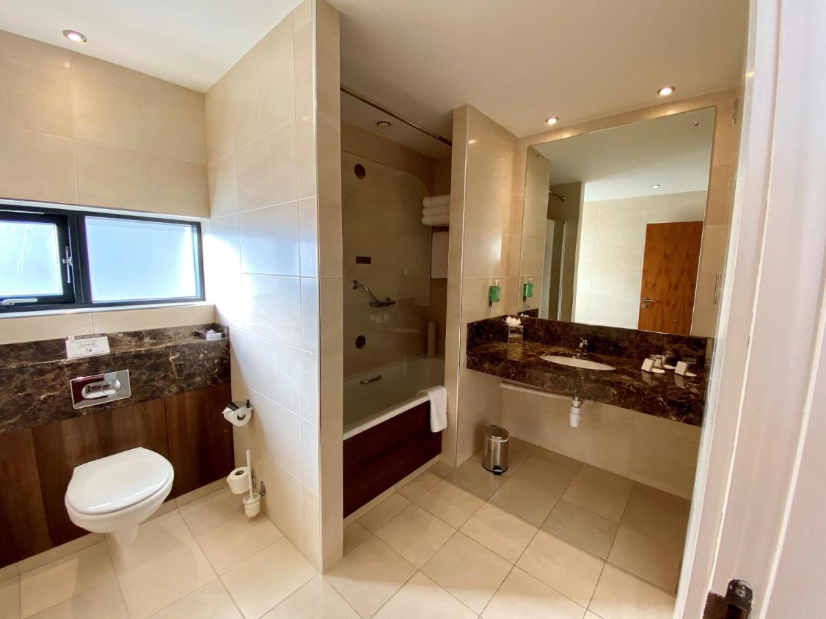 Glashaus Hotel Tallaght Eksteriør billede