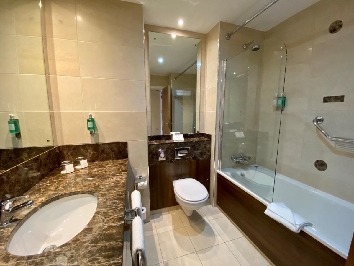 Glashaus Hotel Tallaght Eksteriør billede